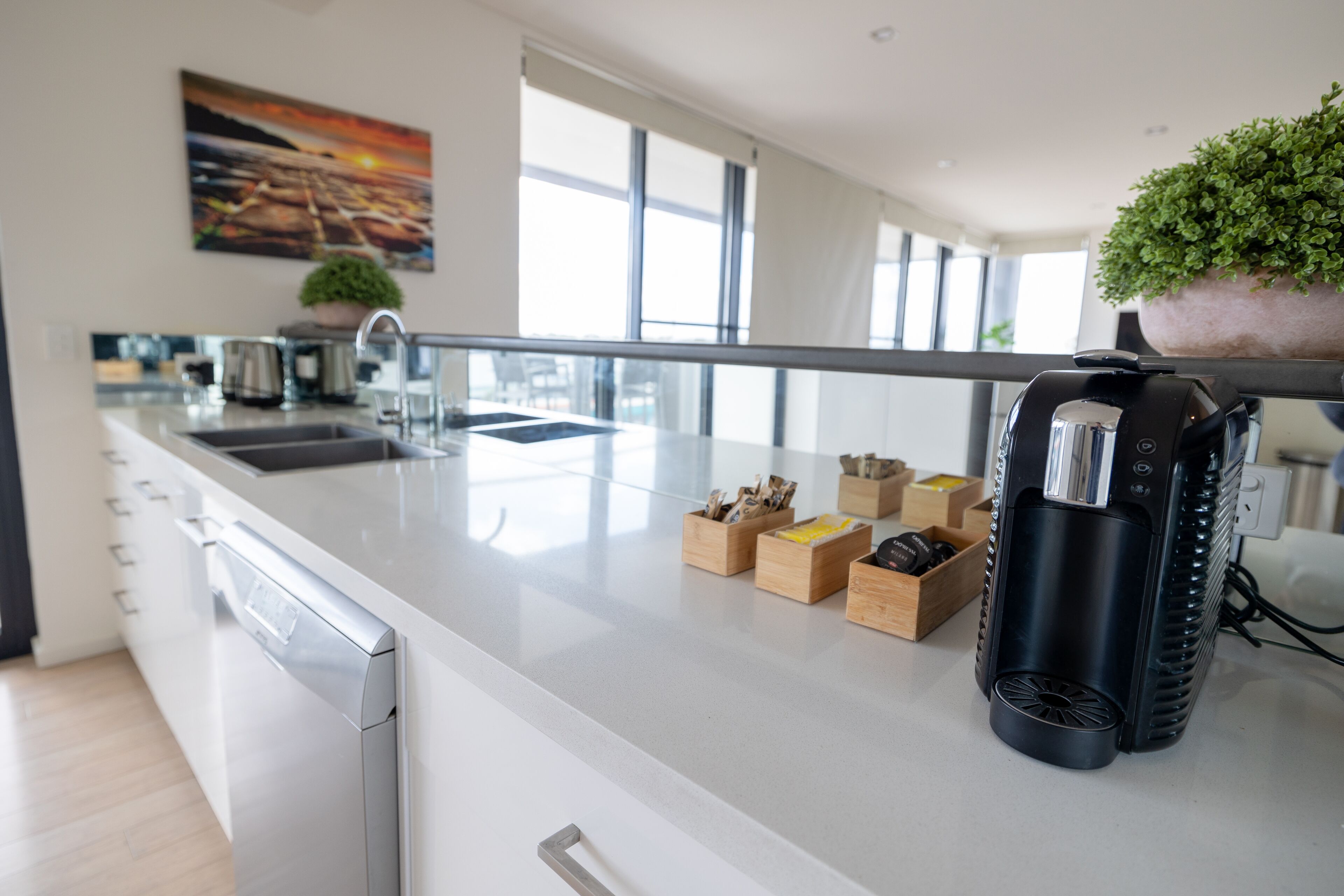 1/303 Flinders · Enjoy Penthouse Living in the CBD! Sleeps 8!