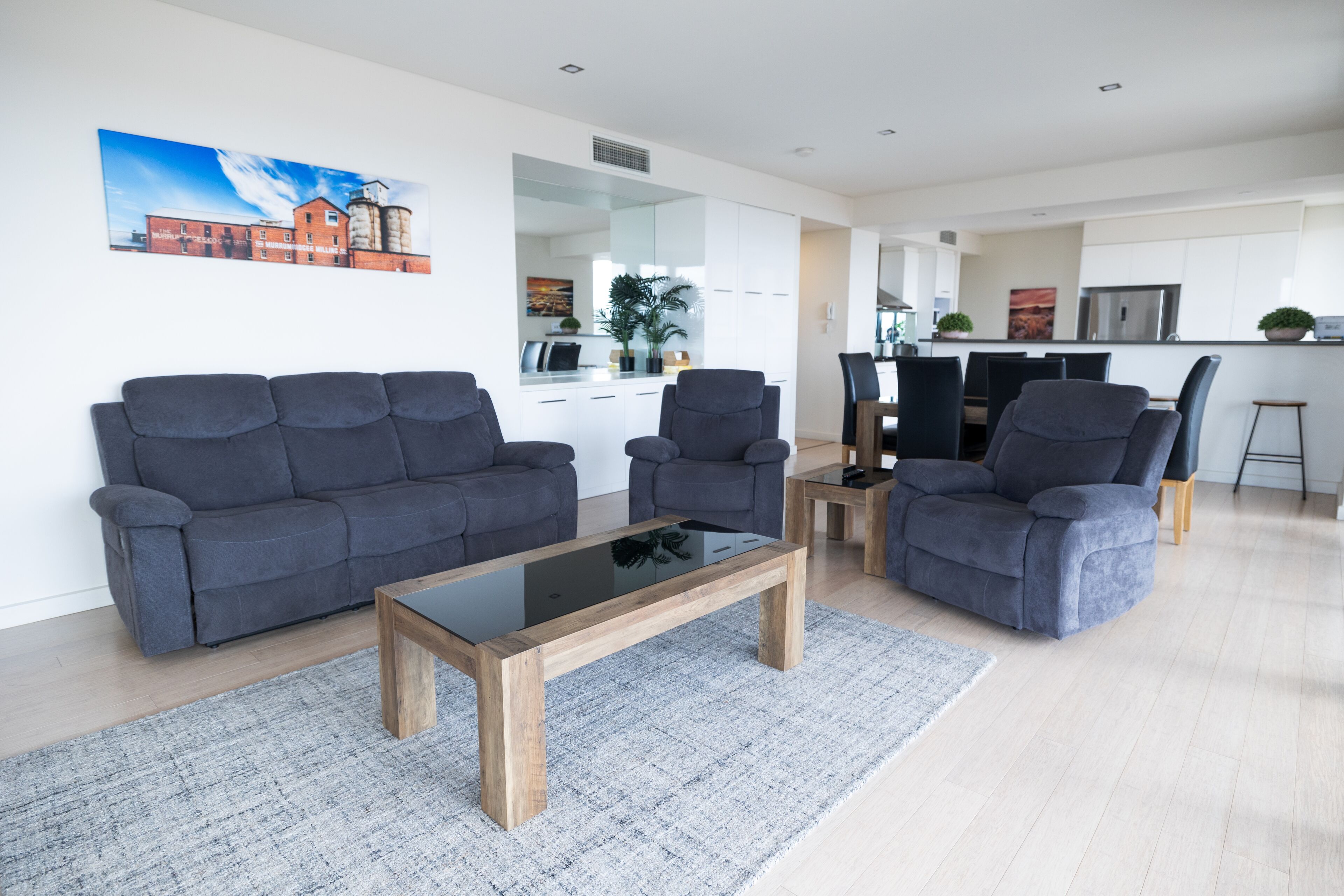 1/303 Flinders · Enjoy Penthouse Living in the CBD! Sleeps 8!