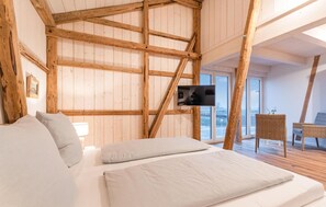 4 bedrooms, travel crib, free WiFi - 4 bedroom awesome home in Langenhorn (Langenhorn)