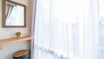 Blackout curtains, free WiFi