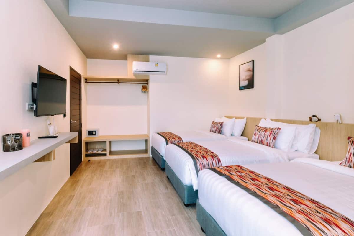 2 bedrooms, blackout curtains, free WiFi