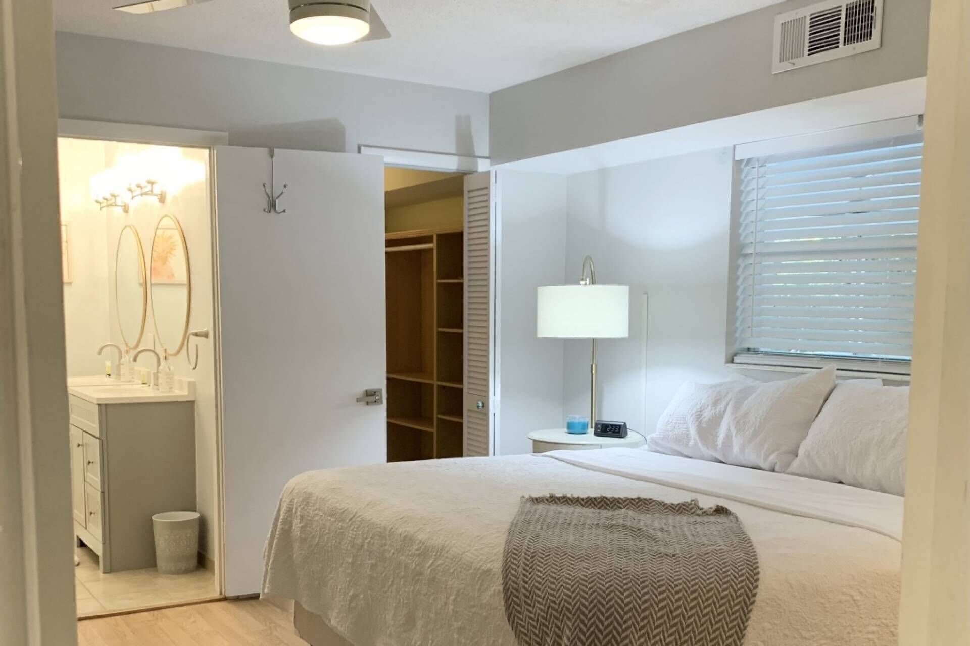 Fall Deal 20% off  Poolside Retreat Home only 3 miles away from E Atlantic Ave!