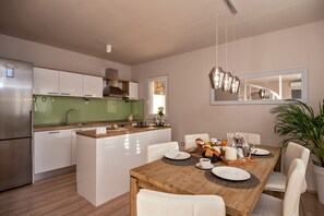 Traditional Villa | Private kitchen | Full-size fridge, microwave, oven, dishwasher - Villa Le Lu - Split (Split)