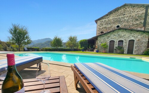 Beautiful Stone Farmhouse, With Large Private Pool And Great views! WIFI