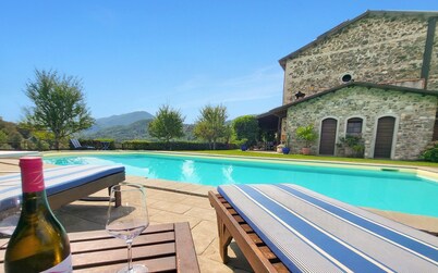 Garfagnana Tuscan Farmhouse with Private Pool, views & Alpacas – Sleeps 8. WIFI.