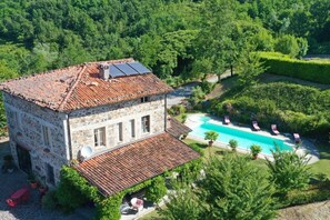 Exterior - Garfagnana Tuscan Farmhouse with Private Pool, views & Alpacas – Sleeps 8. WIFI. (Toscana)