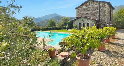 Beautiful Stone Farmhouse, With Large Private Pool And Great views! WIFI