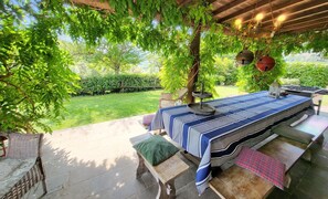 Outdoor dining - Garfagnana Tuscan Farmhouse with Private Pool, views & Alpacas – Sleeps 8. WIFI. (Toscana)