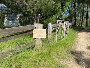 Property grounds - Maggies Farm Stay by Tiny Away (Howes Valley)