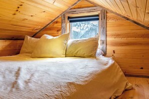 1 bedroom, bed sheets