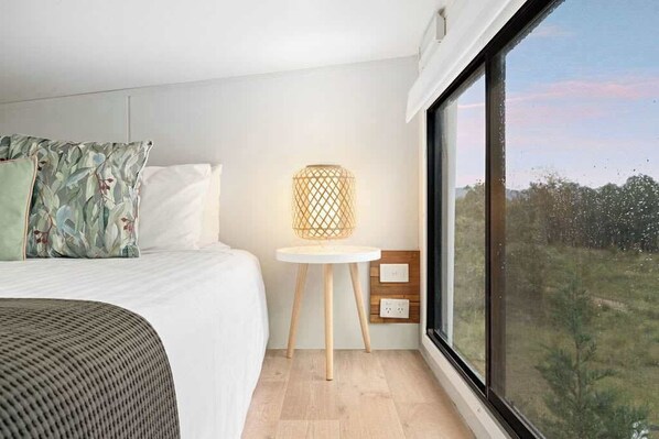 1 bedroom, bed sheets
