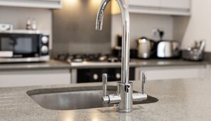 Appartement | Privékeuken | Een koelkast/vriezer, een magnetron, een oven, een kookplaat