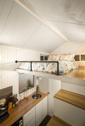 1 bedroom, bed sheets