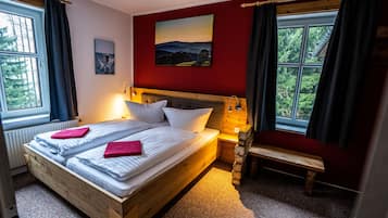 Doppelzimmer | Verdunkelungsvorhänge, schallisolierte Zimmer, kostenloses WLAN