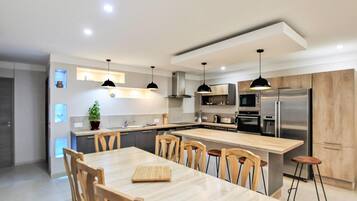 Refrigerador, horno, parrilla de estufa y lavavajillas