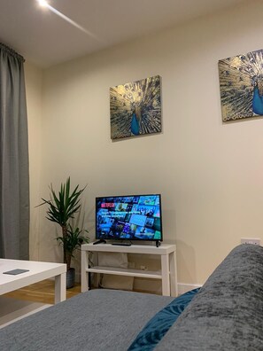 Apartment | Living area | TV - Unique & Stylish 2 Bed Apartment (Ashford)