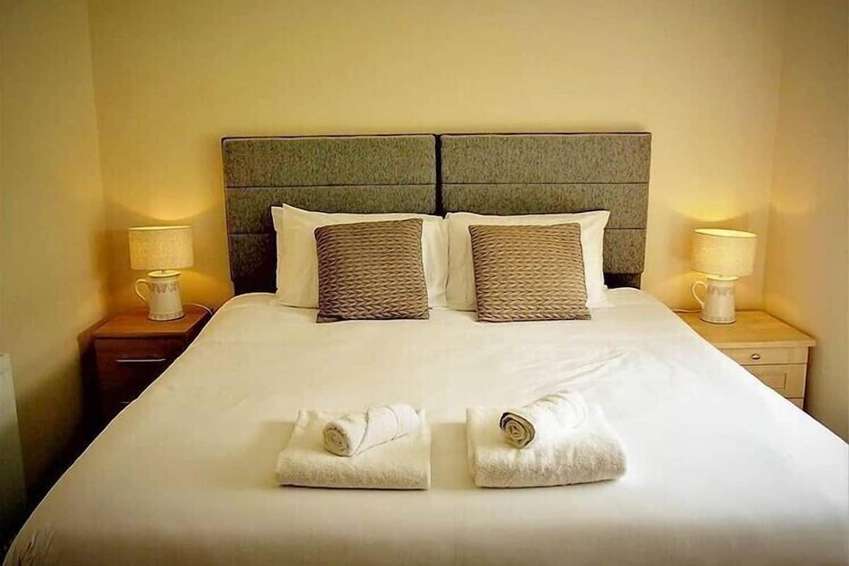 double room, ensuite | 1 bedroom, individually decorated, individually furnished, desk