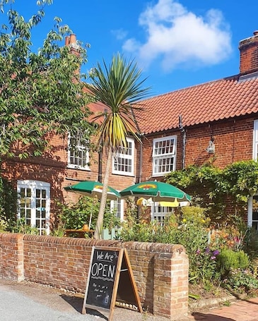 Front of property. Sutton Staithe Hotel