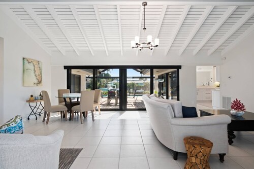Waterfront Home w/All Day Sun! Direct Gulf Access, Updated with Pool, Beach Gear & Free WiFi