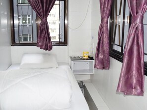 Standard Single Room | Minibar, desk, soundproofing, free WiFi - Strawberry Guest House (Kowloon)