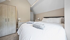 Apartment | 2 bedrooms, iron/ironing board, free WiFi, bed sheets