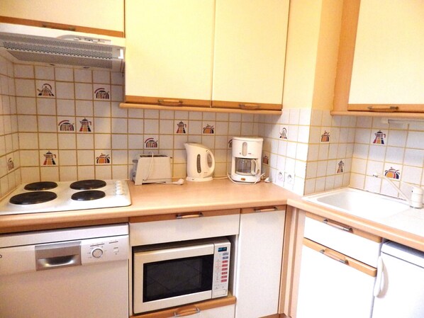 Réfrigérateur, micro-ondes, lave-vaisselle