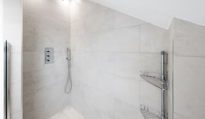 Departamento | Baño | Regadera y toallas
