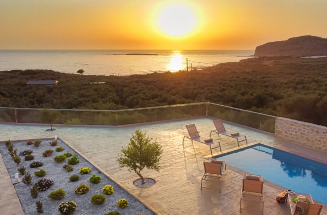 One level villa Liakos with private pool & stunning views