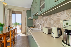 Fridge, oven, dishwasher, coffee/tea maker