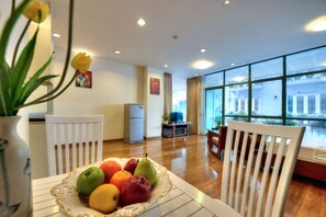 Deluxe Studio | Desk, free WiFi, bed sheets