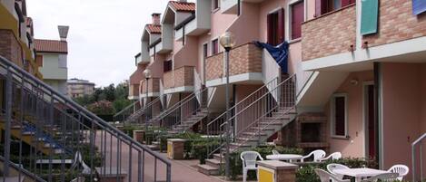 屋外ダイニングエリア