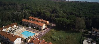 Homely flat with pool-Beahost