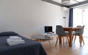 1 bedroom, bed sheets - Welcome to Filippi Furnished Bungalows! (PORTO-VECCHIO)