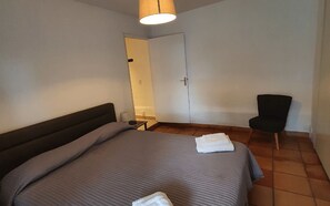 1 chambre, literie fournie