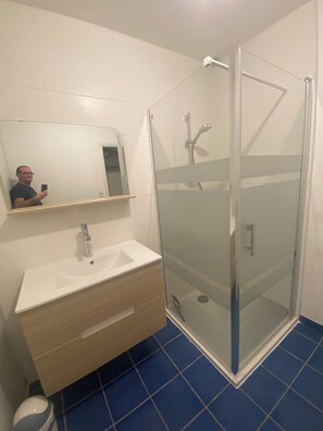Shower, hair dryer - Chaucre, saint georges d'oleron, island of oleron. house 90 m2, beach on foot (Saint-Georges-d'Oléron)
