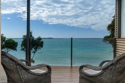 Amazing views! Relax, unwind and enjoy a piece of heaven at Denhams Beach!