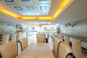 Restaurant - OYO 75362 Swagath Home (Bangkok)