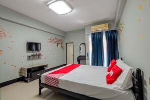 Minibar, escritorio, wifi gratis y ropa de cama 