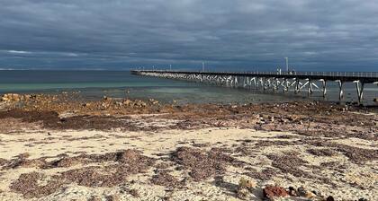 Paradise @ Port Hughes, 500M walk to beach, ALL LINEN & TOWELS PROVIDED