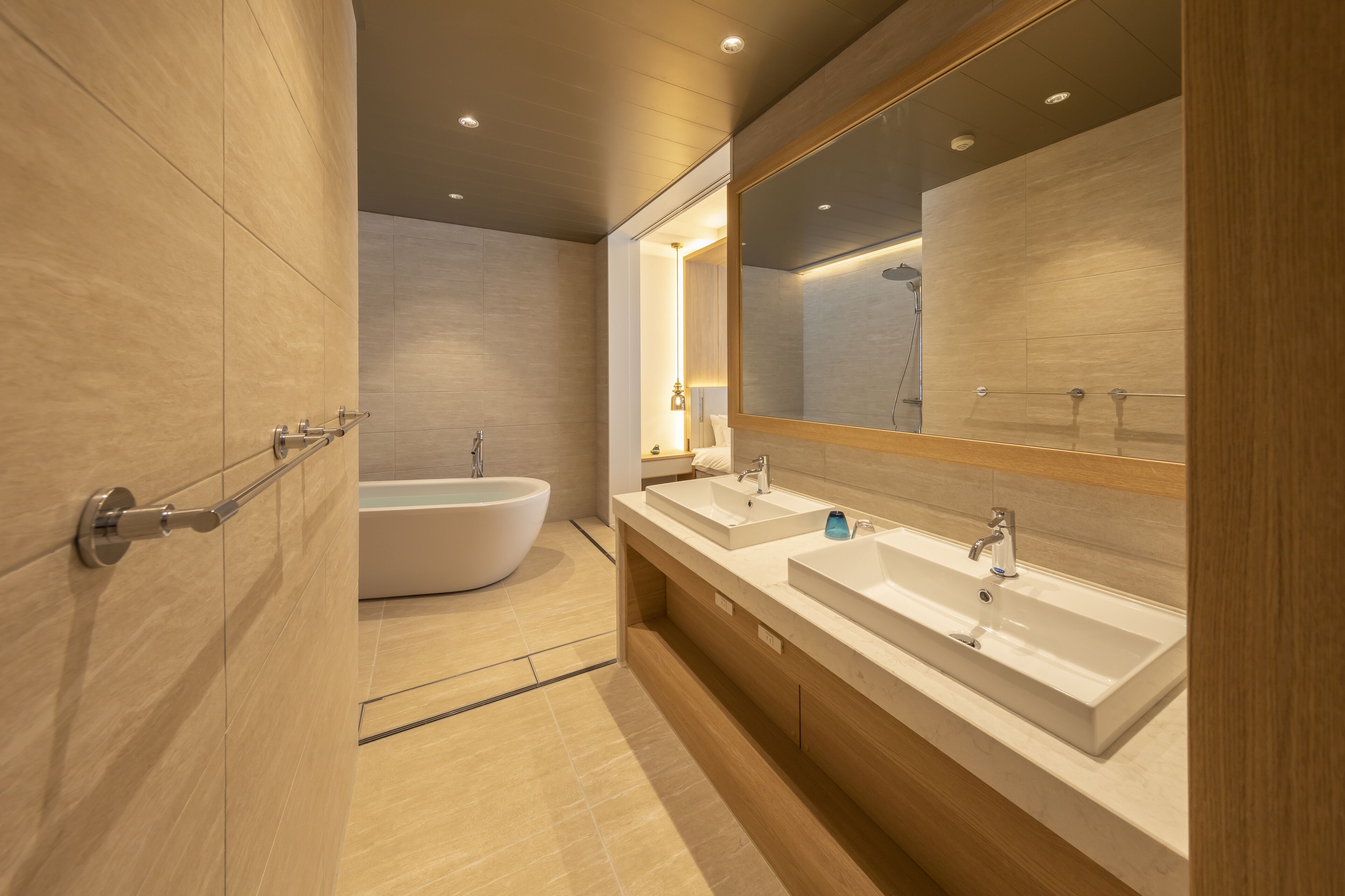 junior suite | bathroom | separate bathtub and shower, deep-soaking bathtub, free toiletries