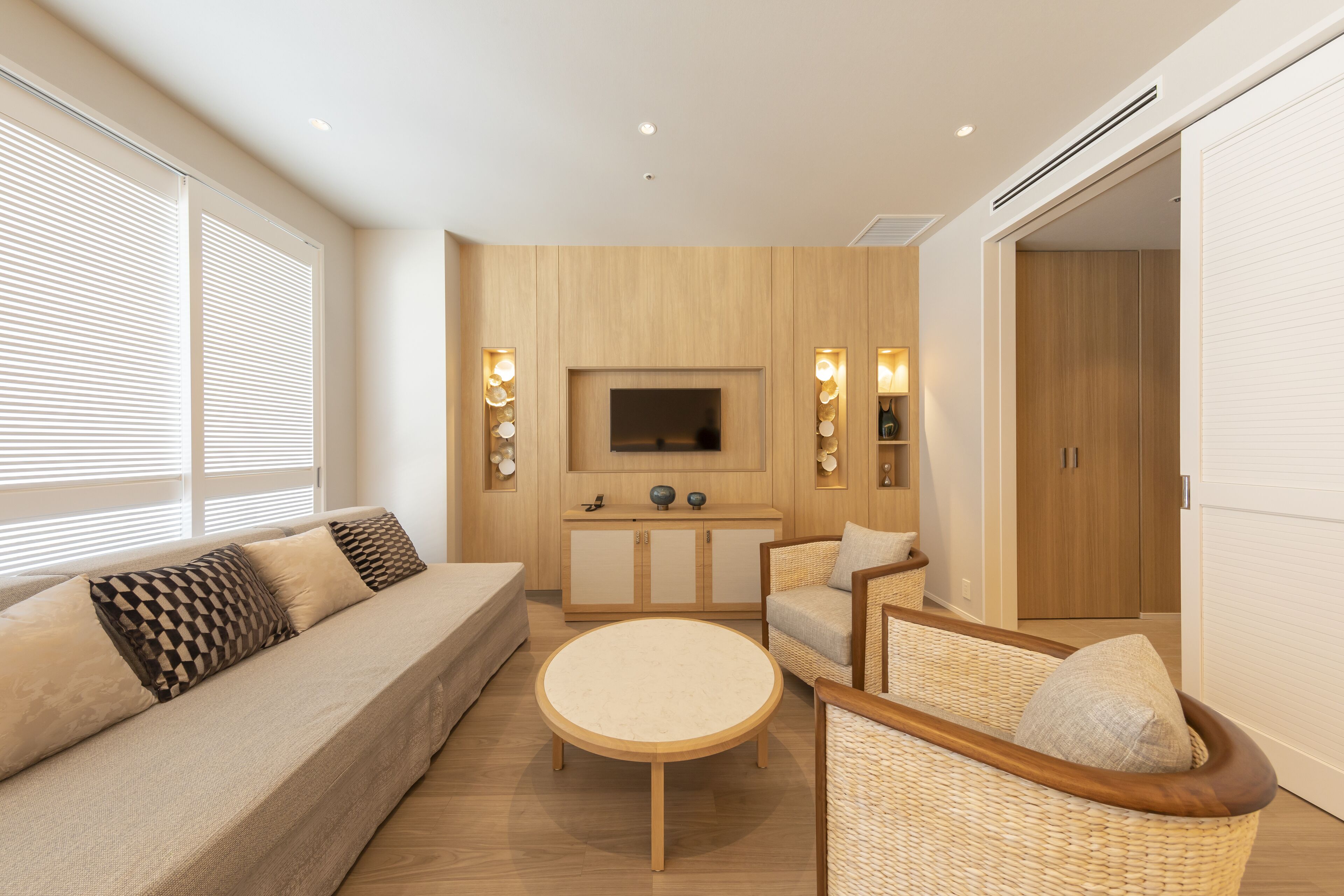 junior suite | living area | flat-screen tv