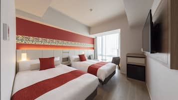 Escritorio, tabla de planchar con plancha, wifi gratis y ropa de cama