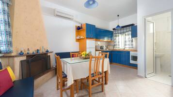 Fridge, microwave, oven, coffee/tea maker