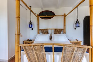 A room with a bed, two nightstands, and a hanging lantern. - Phi Hotel Sighientu (Quartu Sant'Elena)
