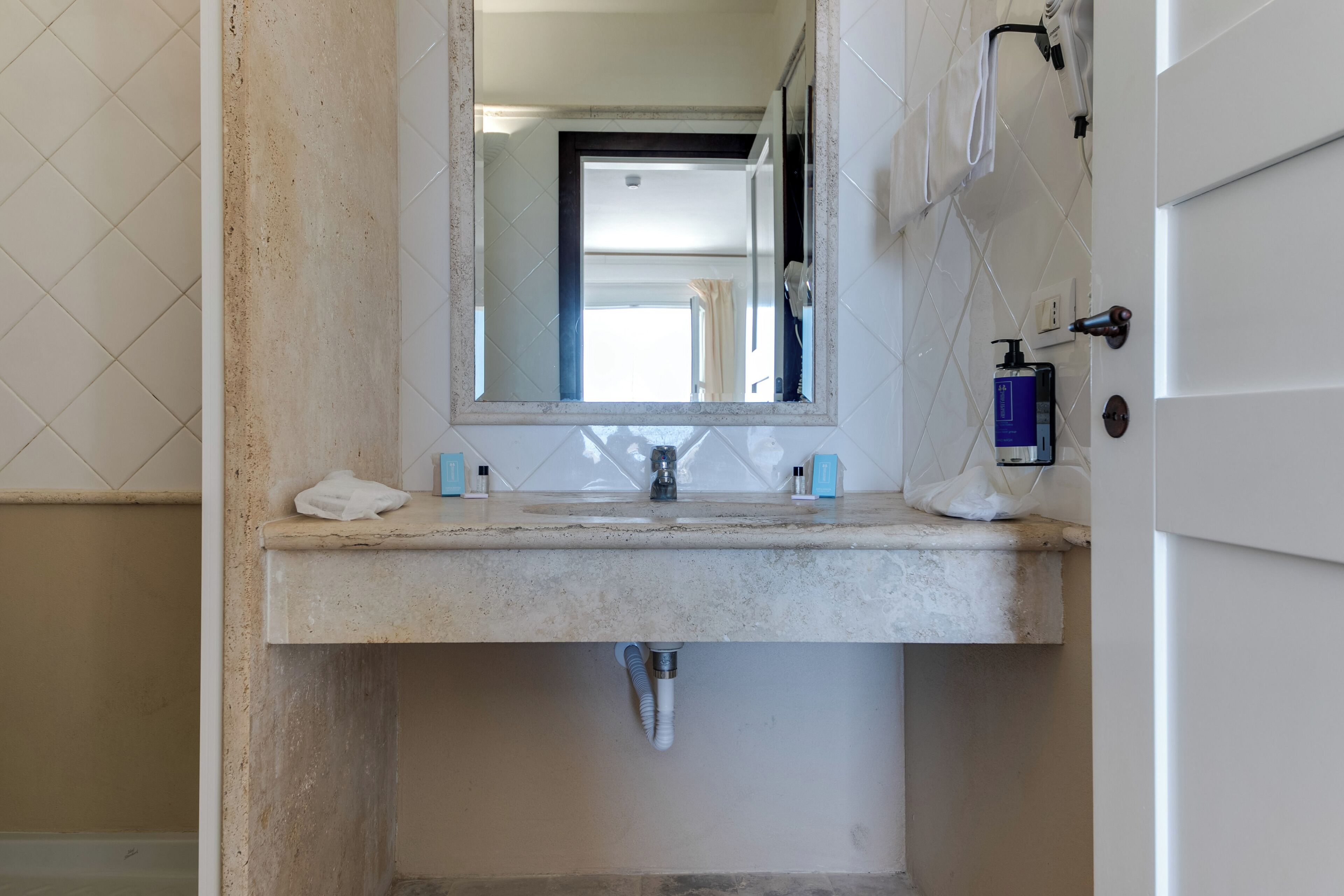 Photo - Phi Hotel Sighientu