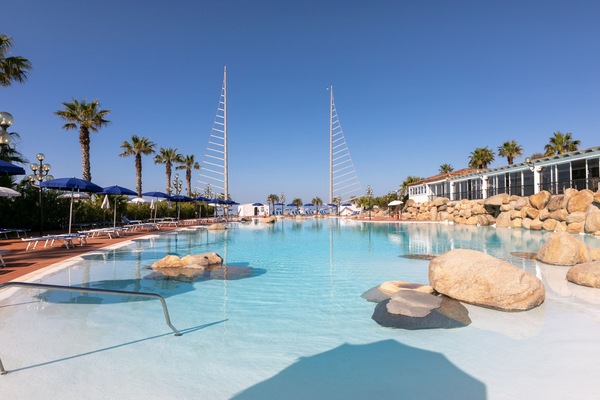 Seasonal outdoor pool, open 9:00 AM to 7:00 PM, pool umbrellas