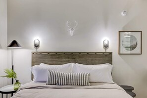 Studio Basic, 1 Tempat Tidur King | 1 kamar tidur, meja kerja, dan ruang kerja ramah laptop