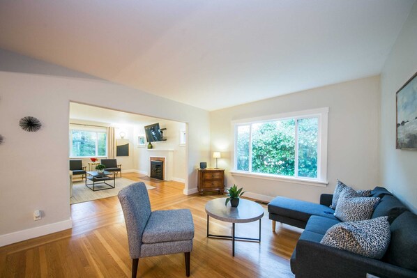 Basic House, Multiple Beds | Living room | TV - Downtown Sebastopol Within Minutes of Wineries (Sebastopol)