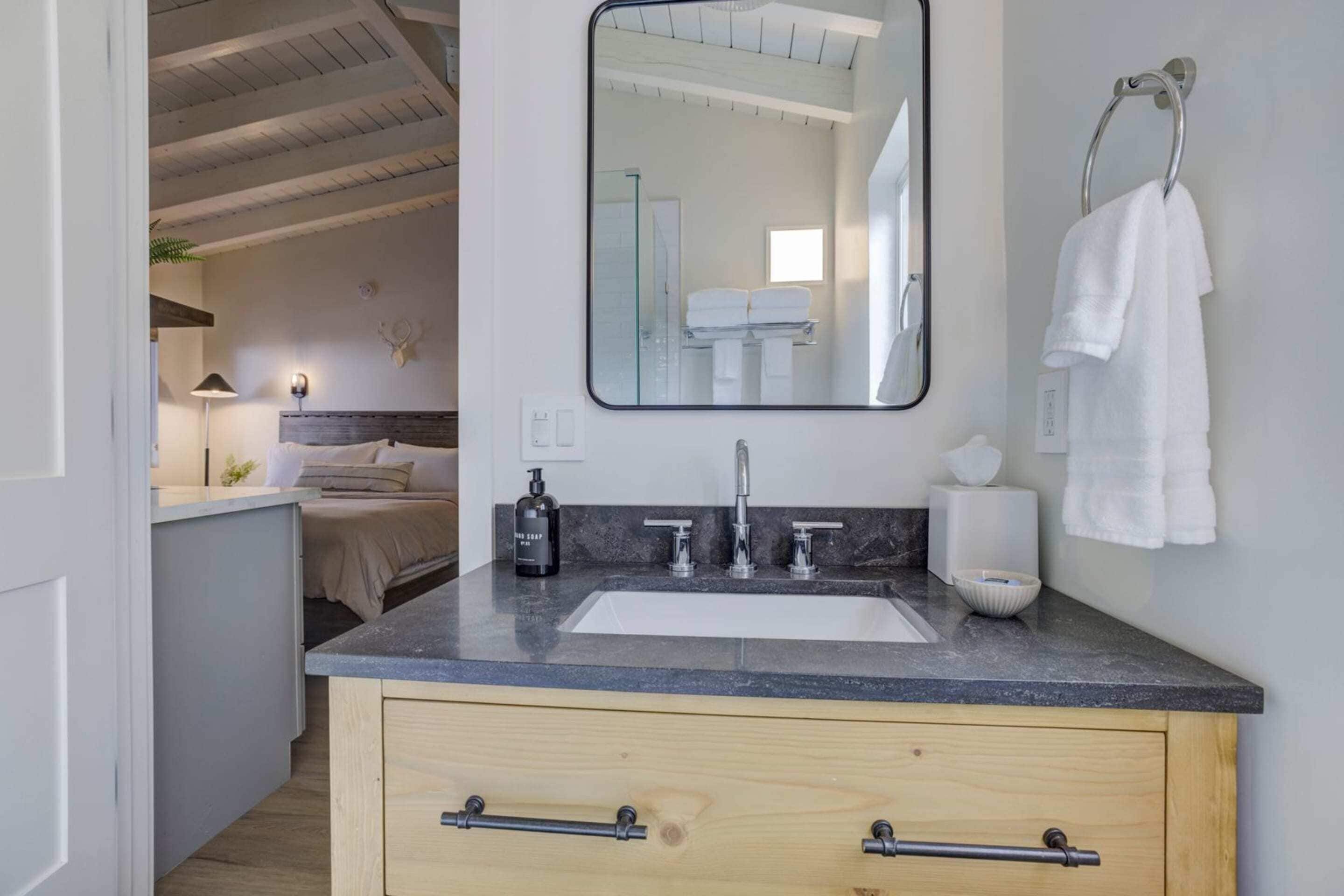 Brand New Boutique Stay - Stateline, Heavenly, Beach - South Lake Chalet