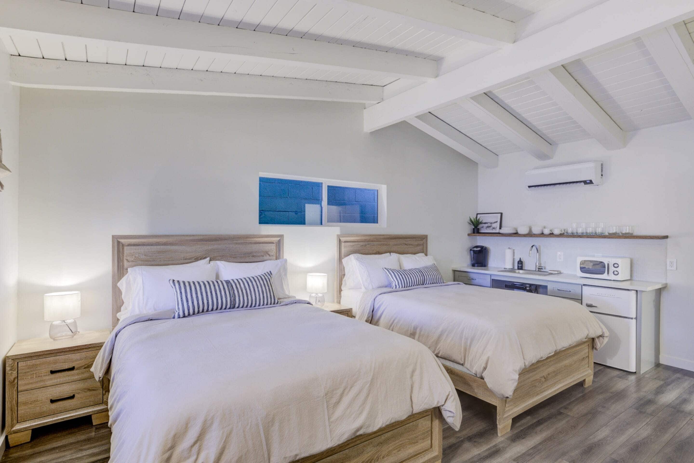 Apartamento superluxo, 2 camas Queen (UNIT 11) | 13 quartos, roupas de cama premium, edredons de pluma